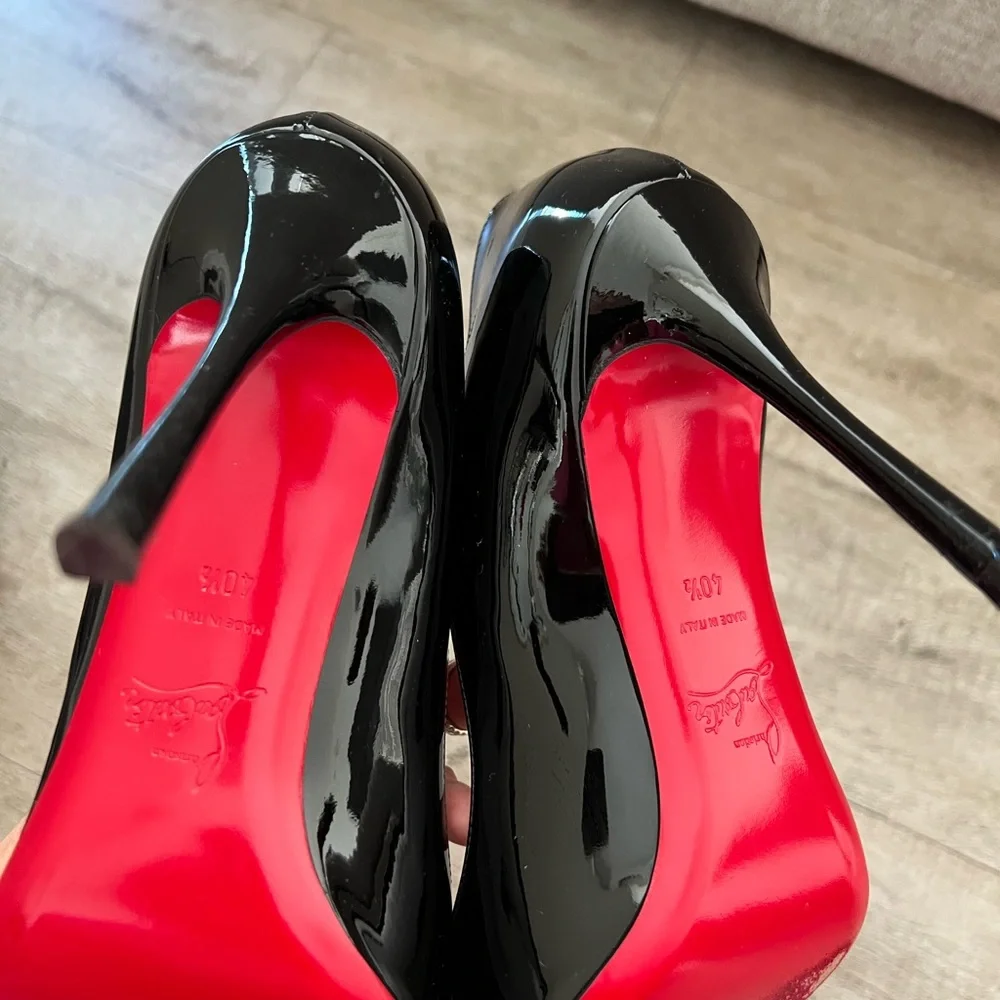 Christian Louboutin Chick Up 100 Patent Leather Pumps - Picture 4 of 11